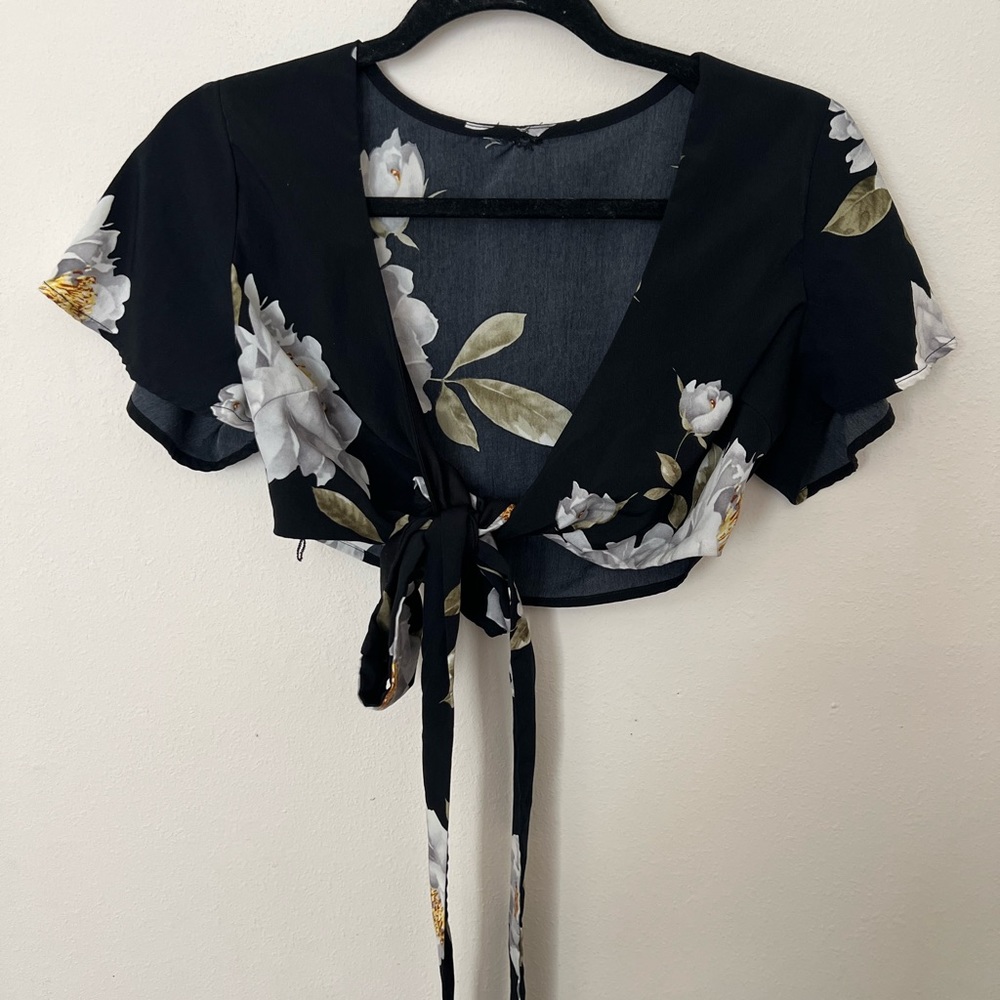 Floral tie-front cropped blouse
